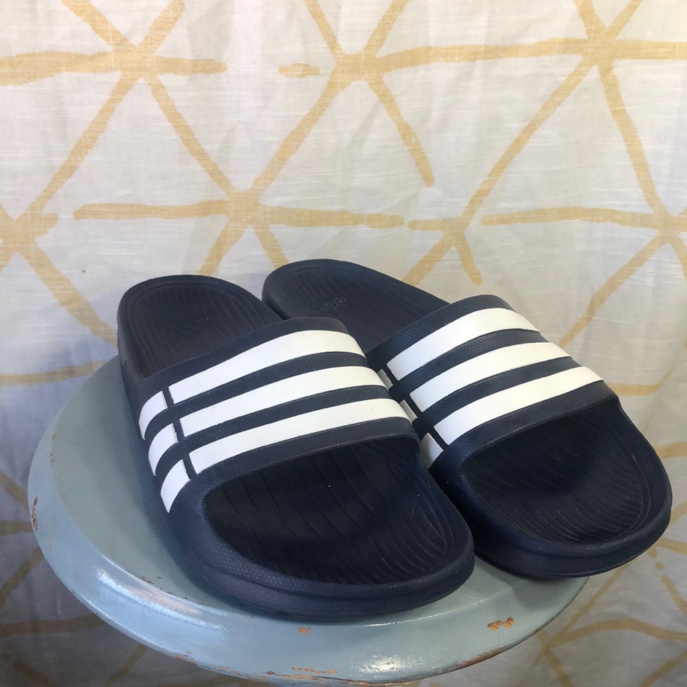 Men’s 10 Adidas Navy Slides